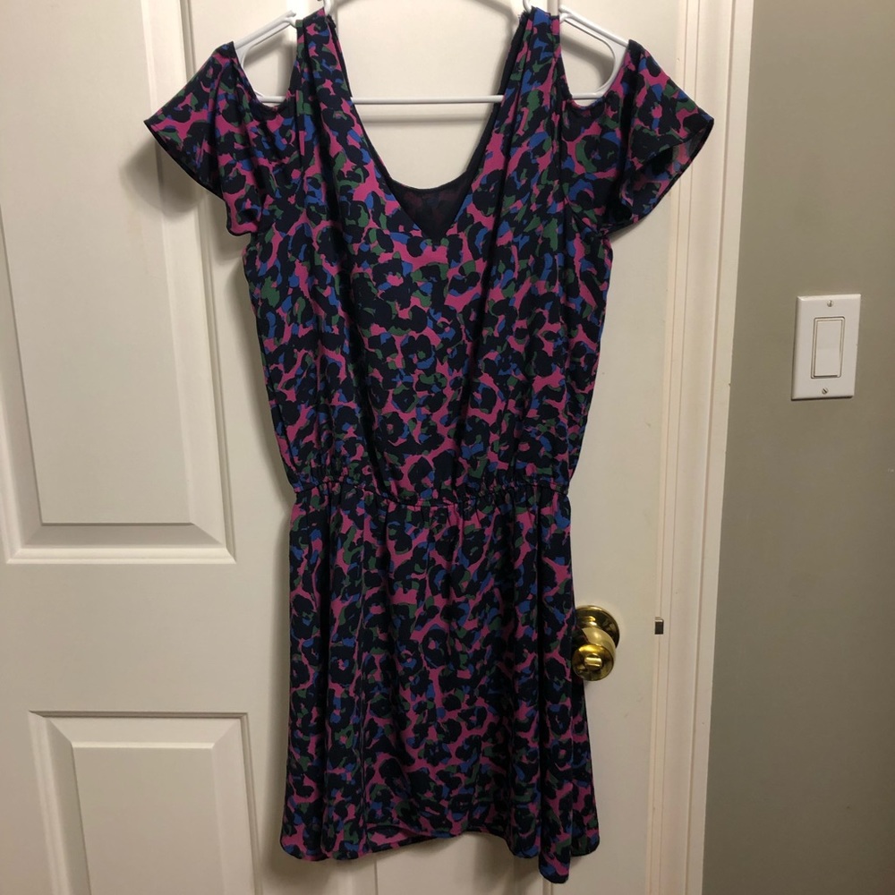 Multicolored dress with off the shoulder sleeve